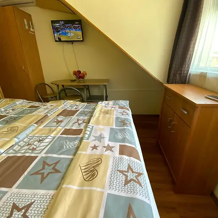 Elso Fecske Apartment *