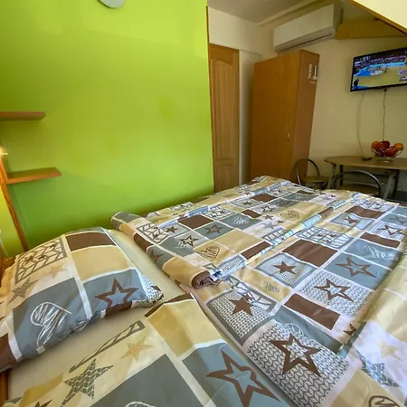 Elso Fecske Apartment *