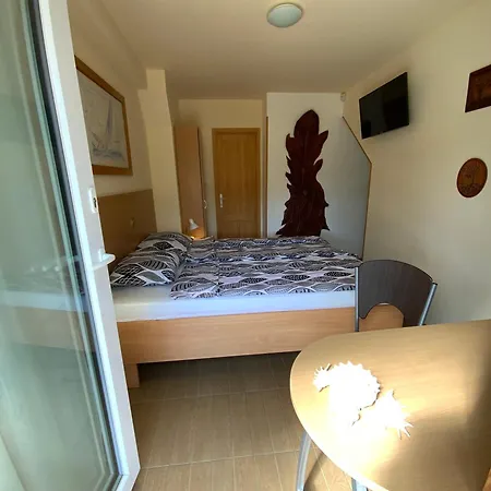Elso Fecske Apartment