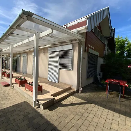 Elso Fecske Apartament *